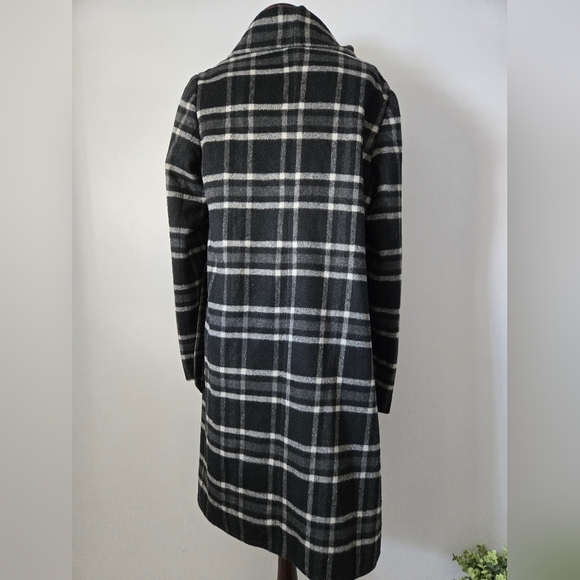 MARIO SERRANI Black, Grey Plaid Wrap Coat, Attached Scarf.Purple Silky Lining.8 - Picture 6 of 15